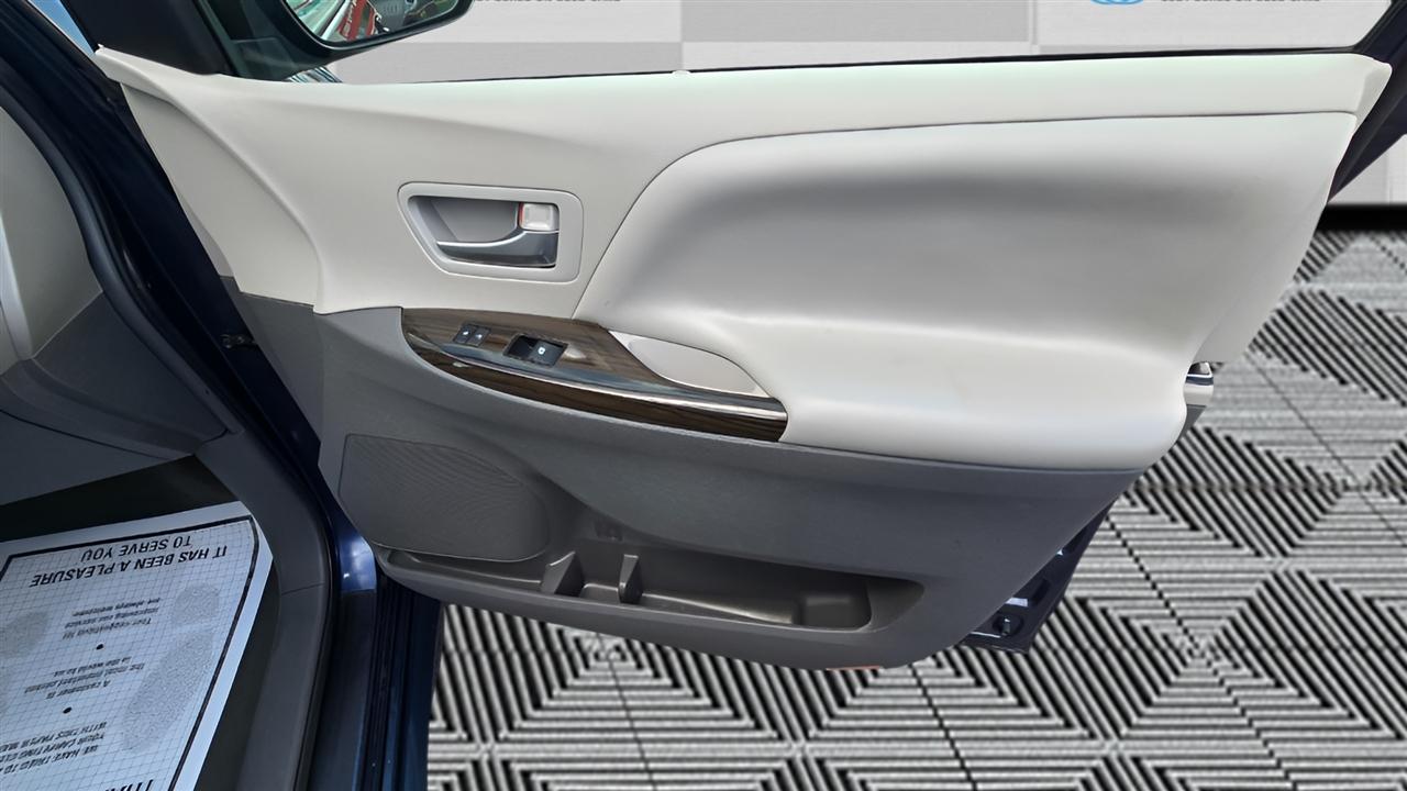 Toyota Sienna Limited Premium 7-Passenger 2018