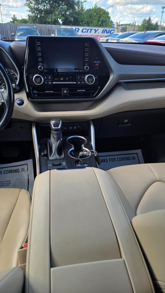 Toyota Highlander XLE Nav AWD V6 2021