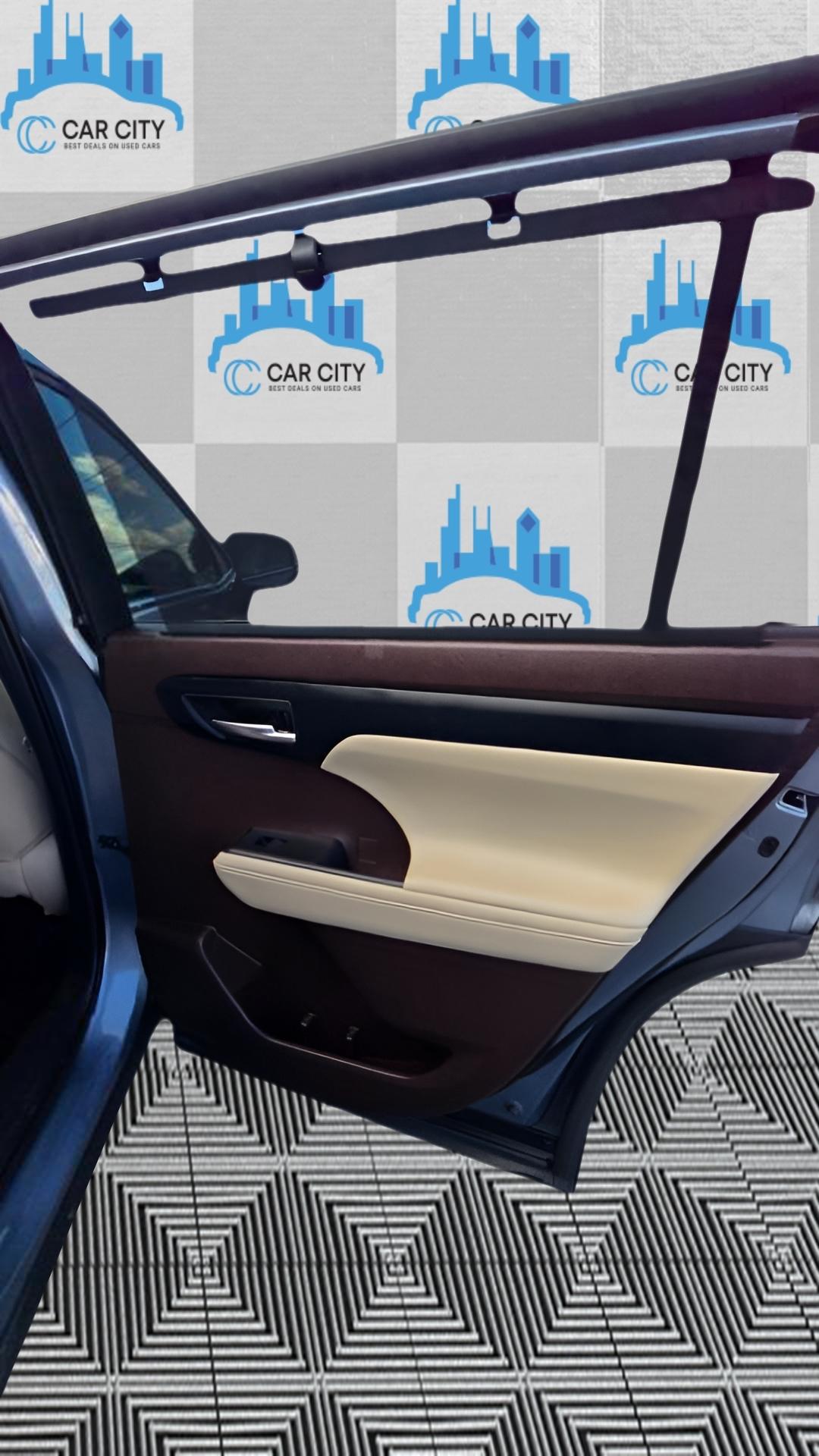 Toyota Highlander XLE Nav AWD V6 2021