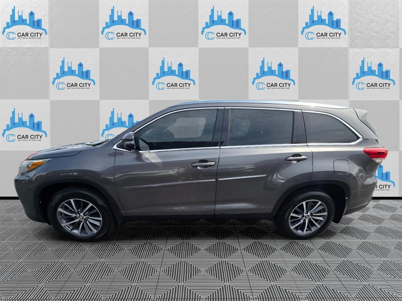 Toyota Highlander XLE AWD V6 2019