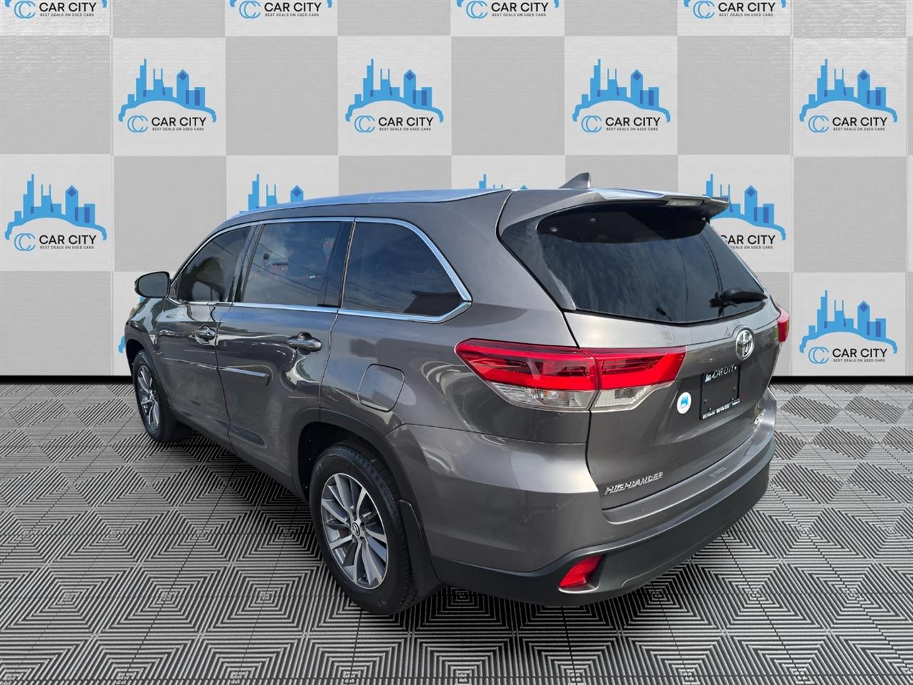 Toyota Highlander XLE AWD V6 2019