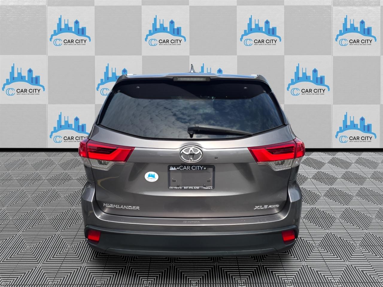 Toyota Highlander XLE AWD V6 2019