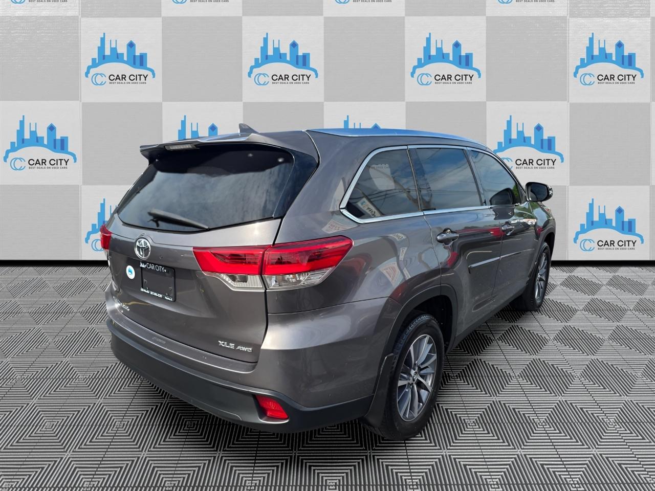 Toyota Highlander XLE AWD V6 2019