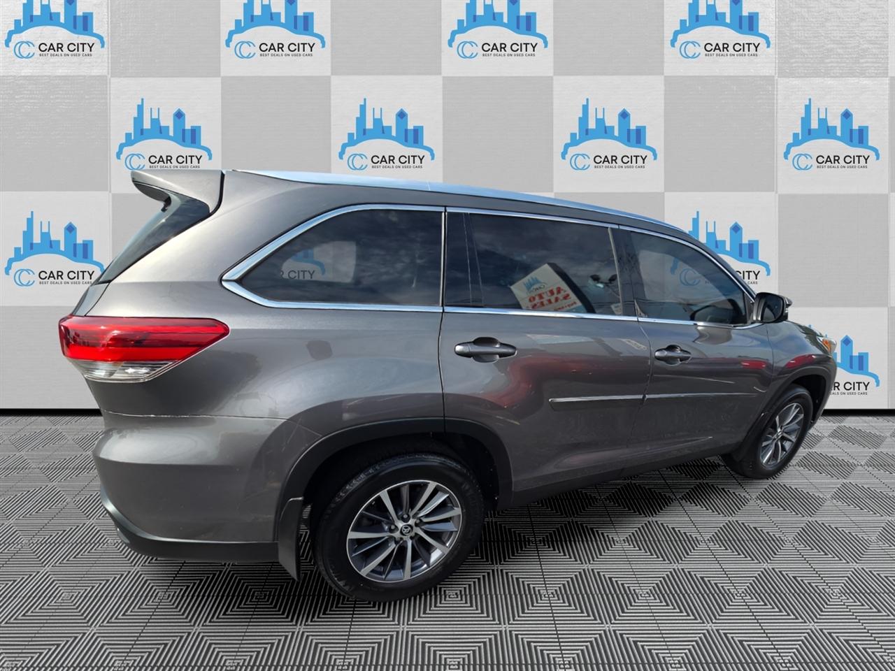 Toyota Highlander XLE AWD V6 2019