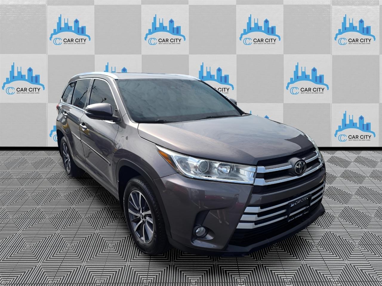 Toyota Highlander XLE AWD V6 2019