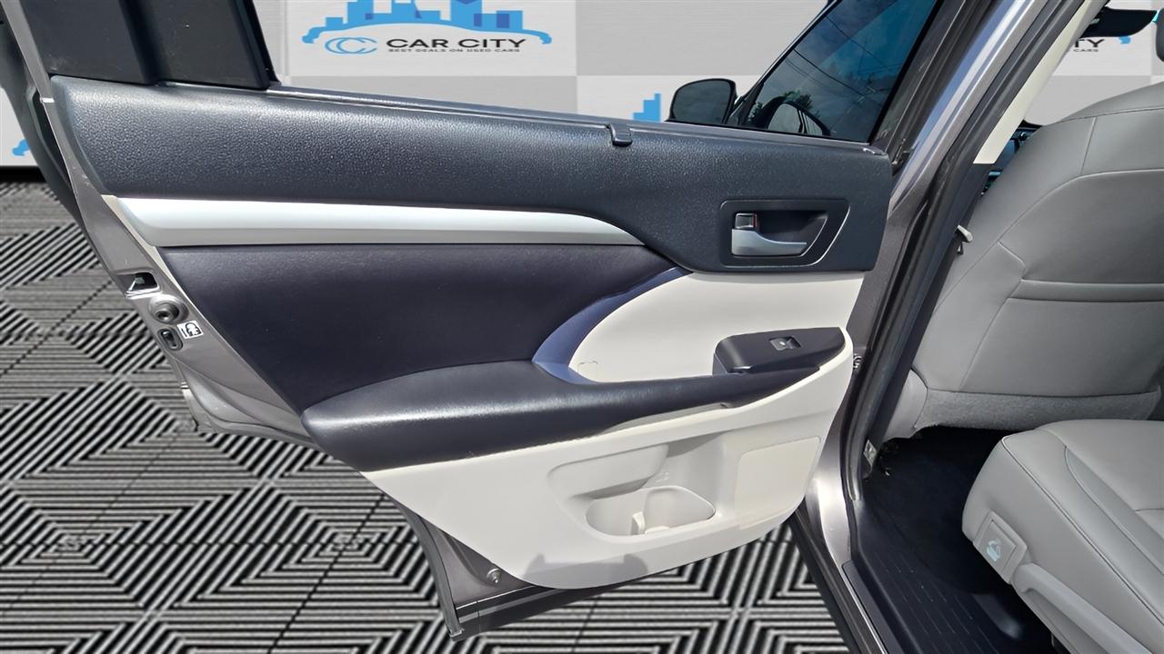Toyota Highlander XLE AWD V6 2019