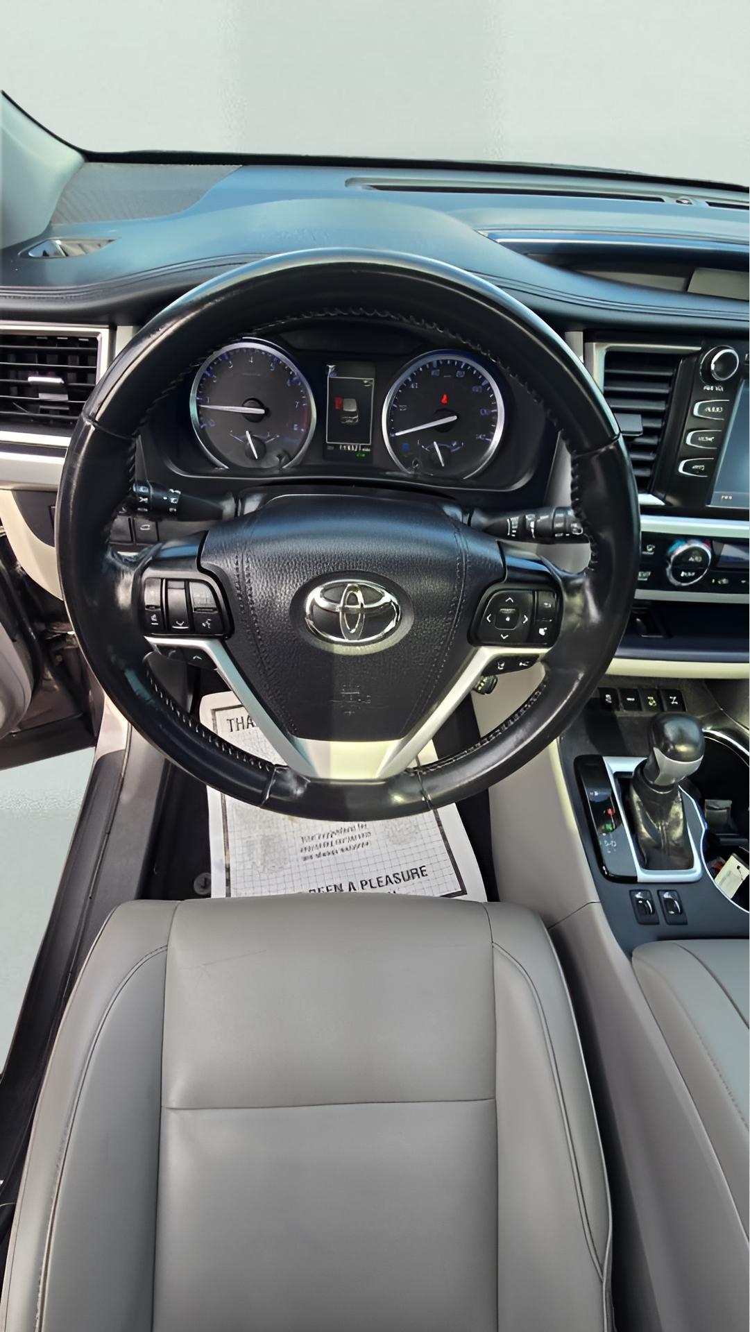 Toyota Highlander XLE AWD V6 2019