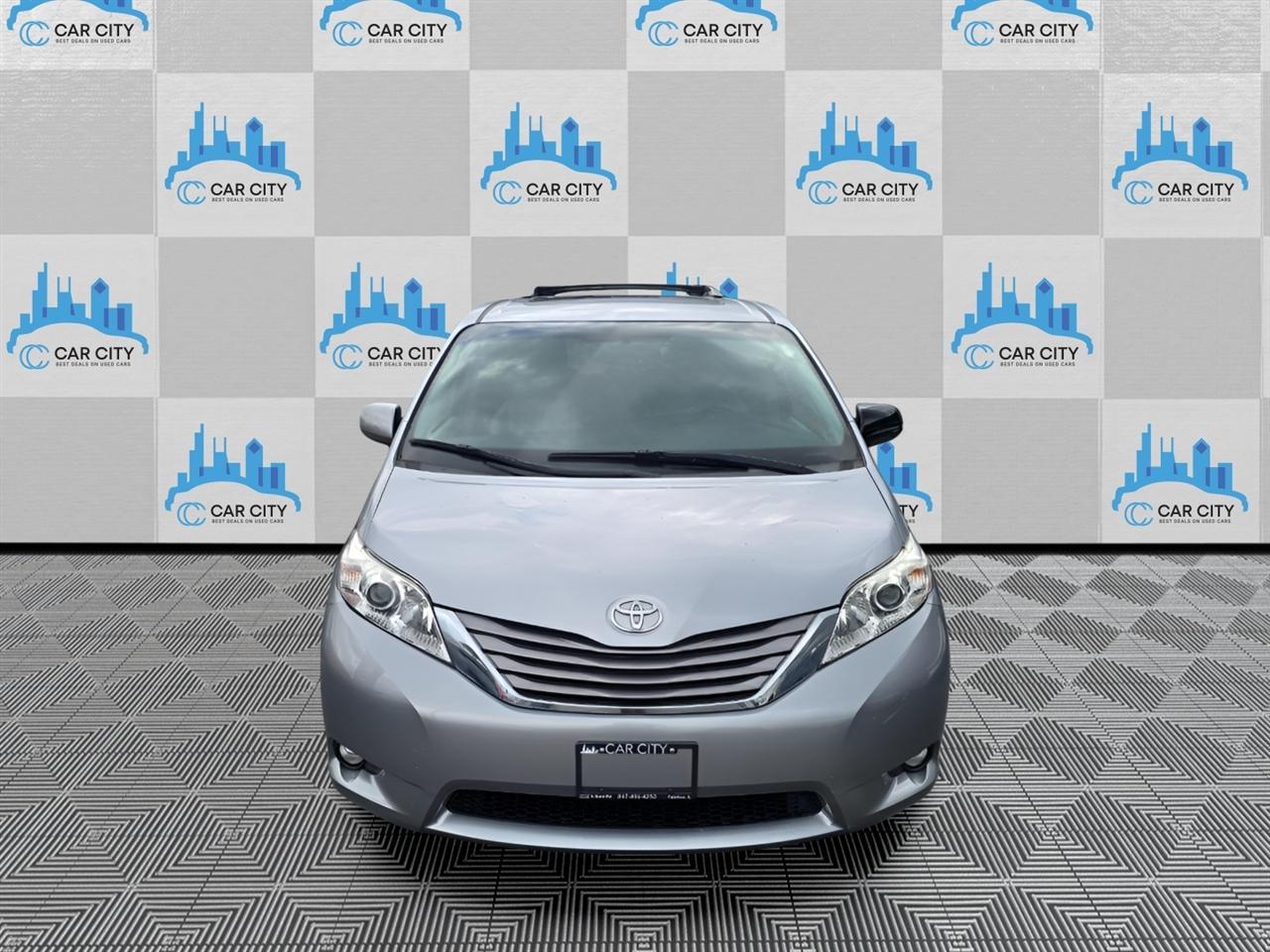 Toyota Sienna 5dr XLE LTD FWD 8-Passenger (Natl) 2017