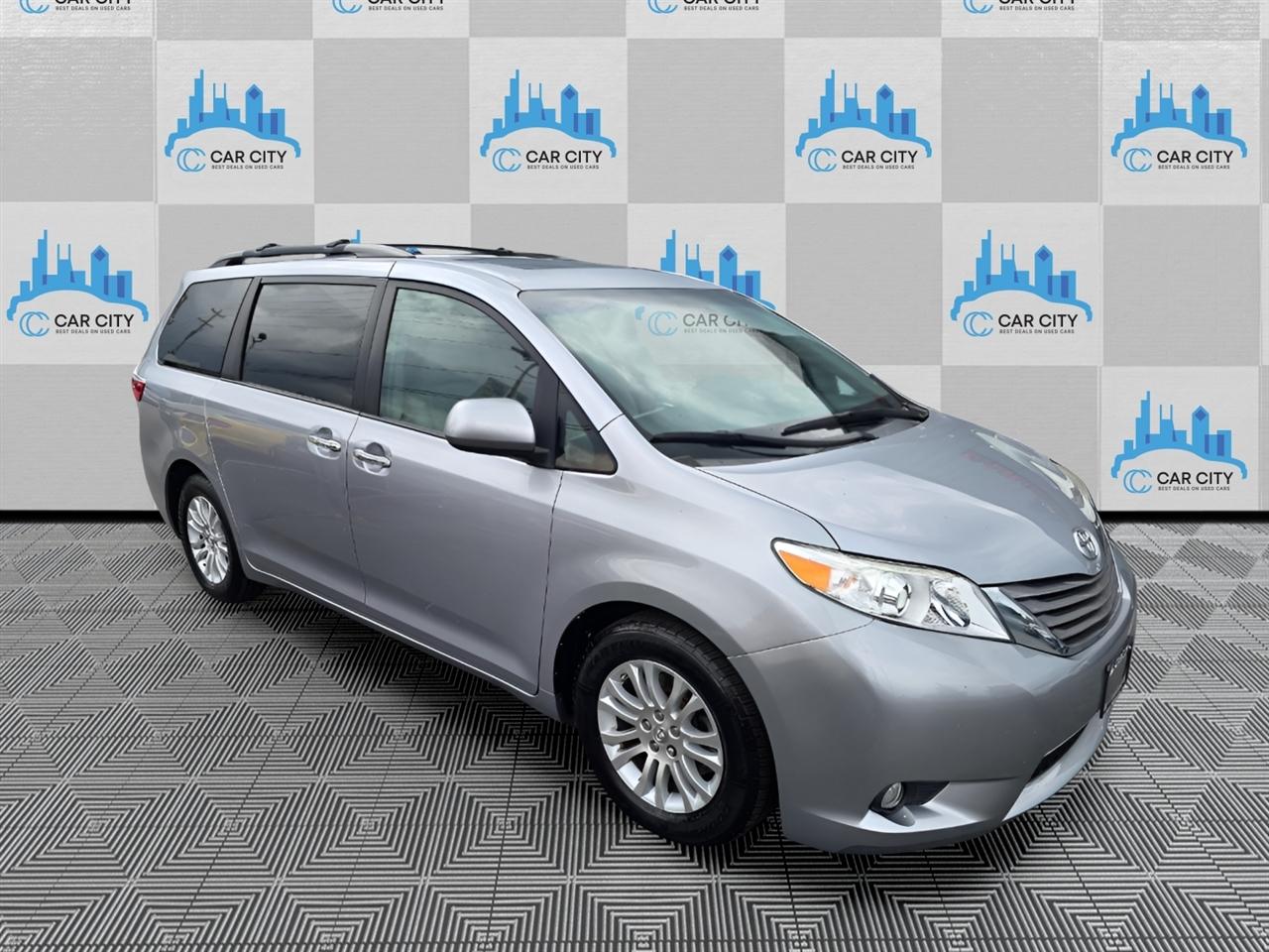 Toyota Sienna 5dr XLE LTD FWD 8-Passenger (Natl) 2017