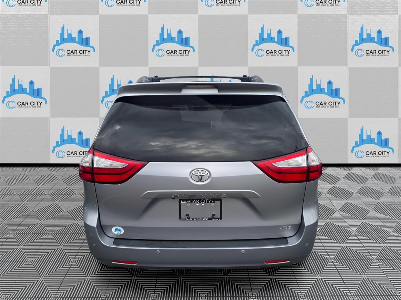 Toyota Sienna 5dr XLE LTD FWD 8-Passenger (Natl) 2017