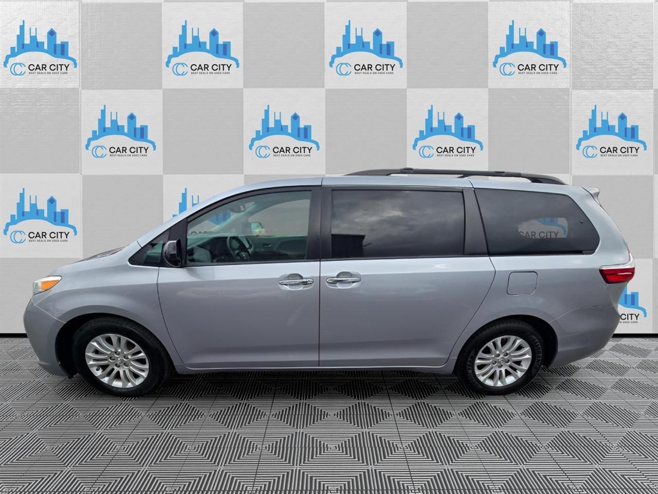 Toyota Sienna 5dr XLE LTD FWD 8-Passenger (Natl) 2017