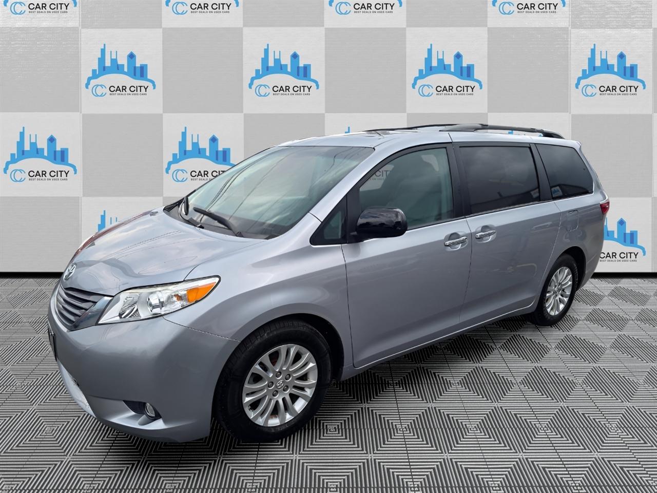 Toyota Sienna 5dr XLE LTD FWD 8-Passenger (Natl) 2017
