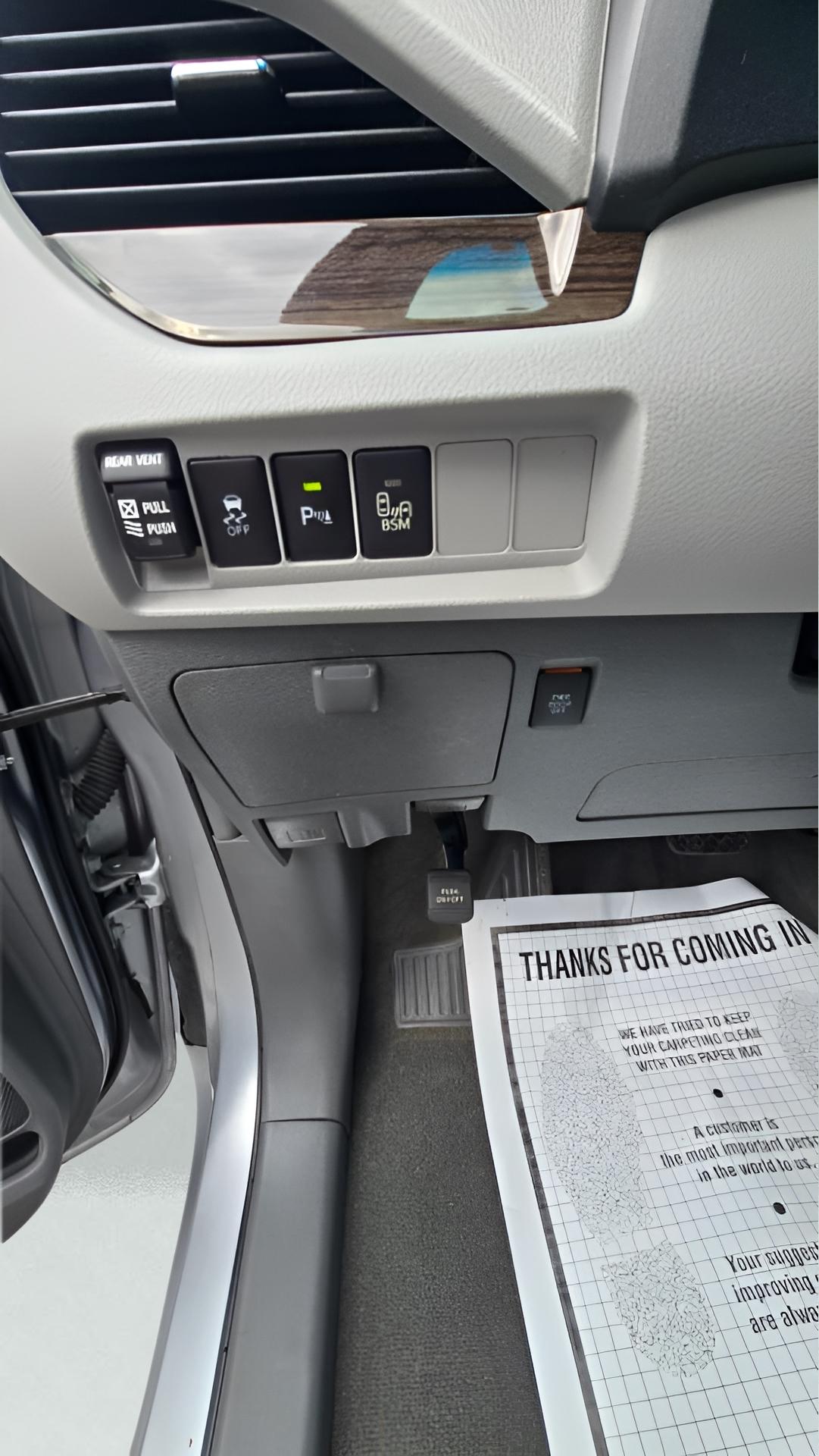 Toyota Sienna 5dr XLE LTD FWD 8-Passenger (Natl) 2017