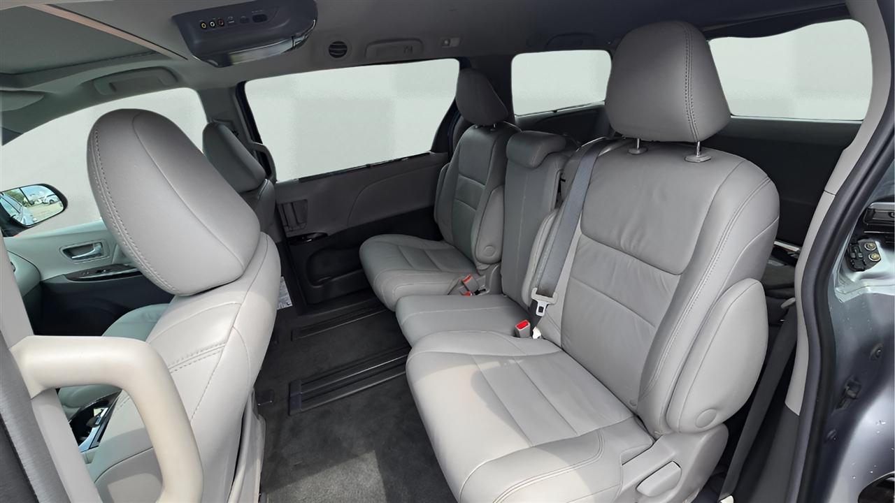 Toyota Sienna 5dr XLE LTD FWD 8-Passenger (Natl) 2017