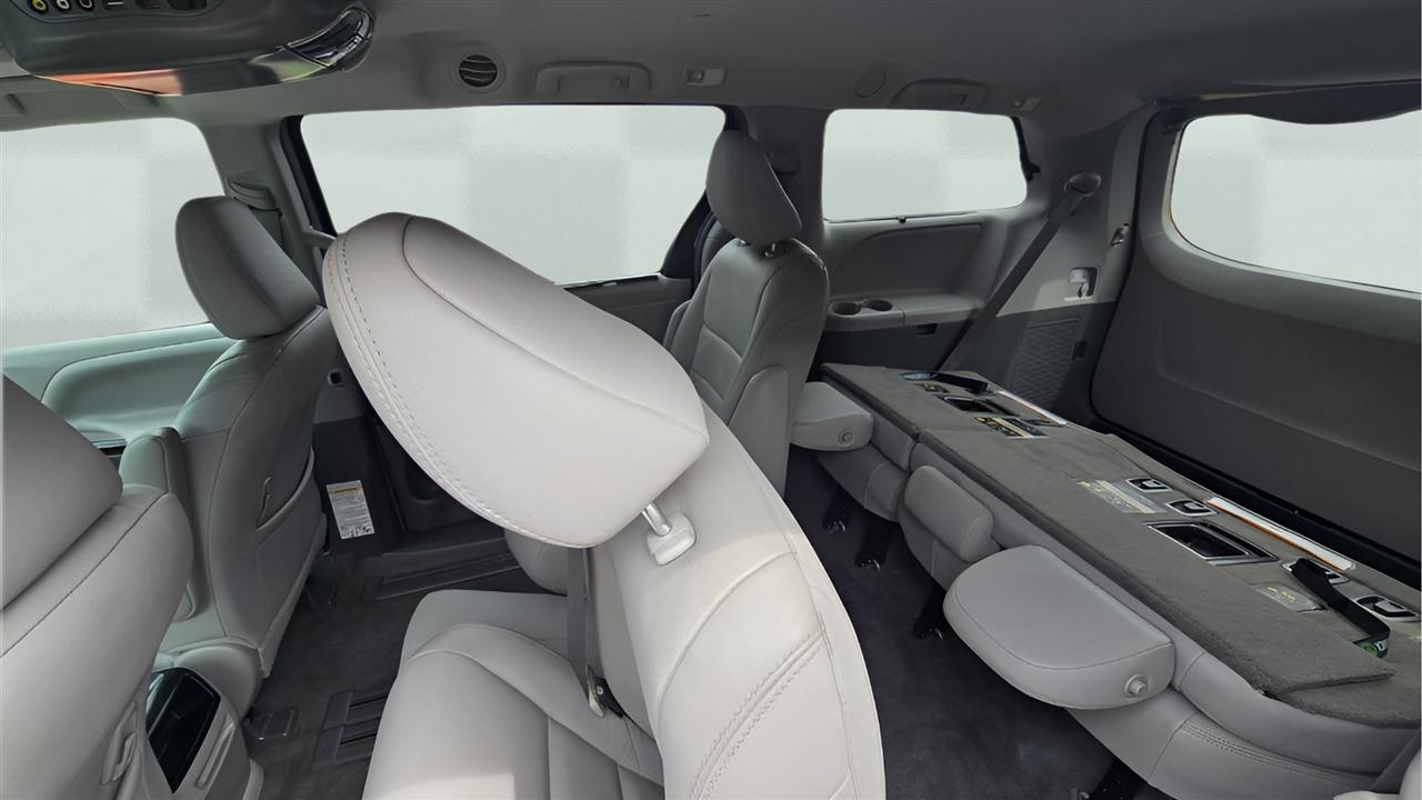 Toyota Sienna 5dr XLE LTD FWD 8-Passenger (Natl) 2017