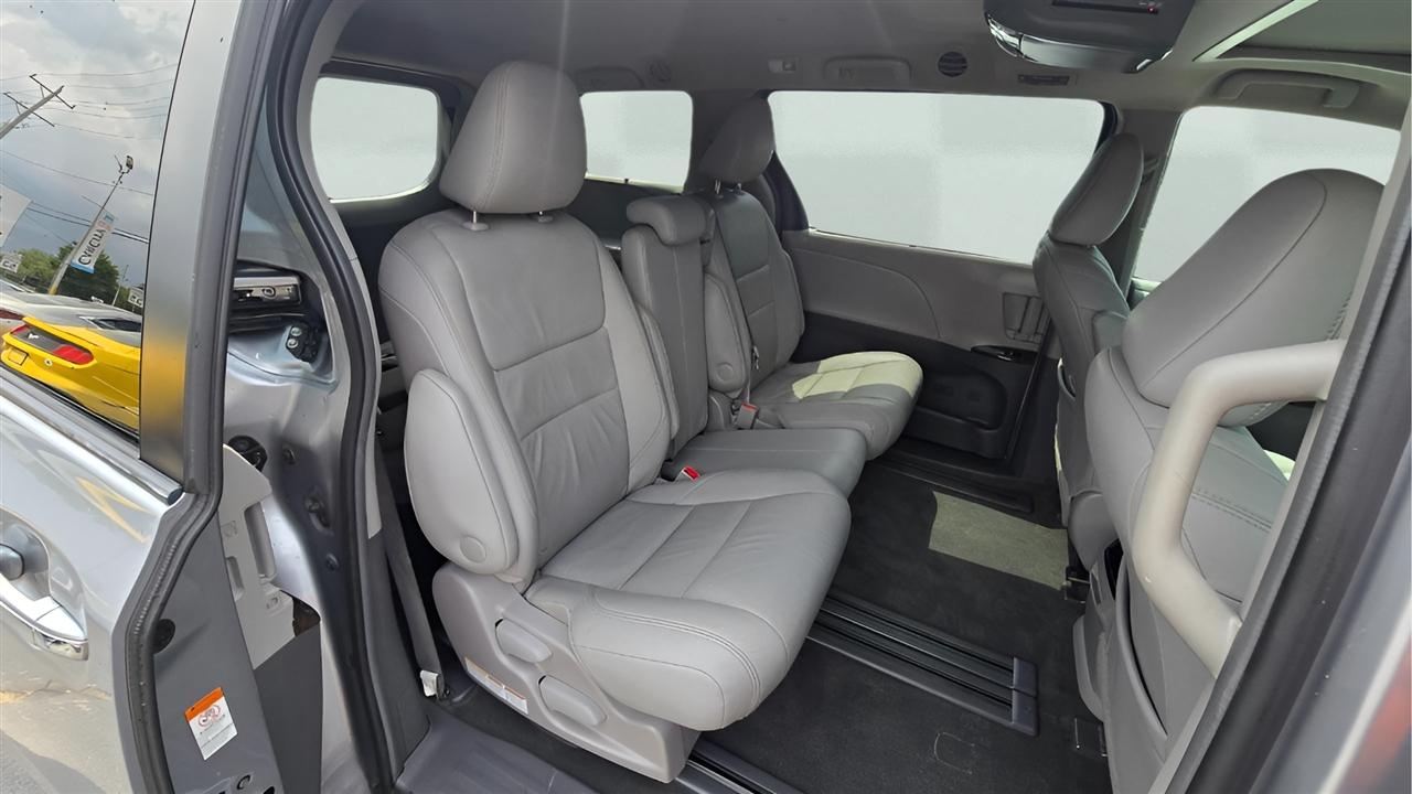 Toyota Sienna 5dr XLE LTD FWD 8-Passenger (Natl) 2017