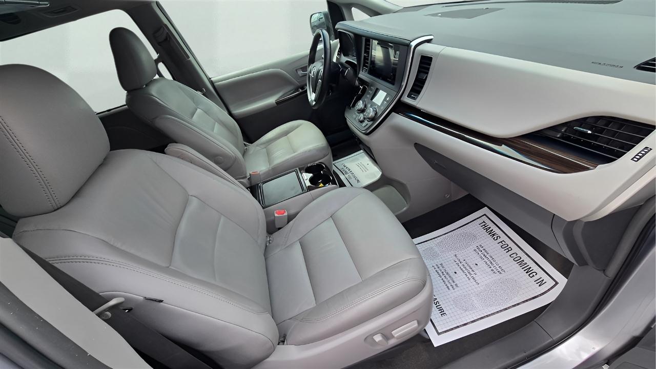 Toyota Sienna 5dr XLE LTD FWD 8-Passenger (Natl) 2017