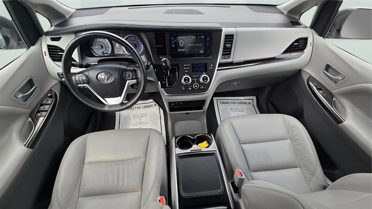 Toyota Sienna 5dr XLE LTD FWD 8-Passenger (Natl) 2017