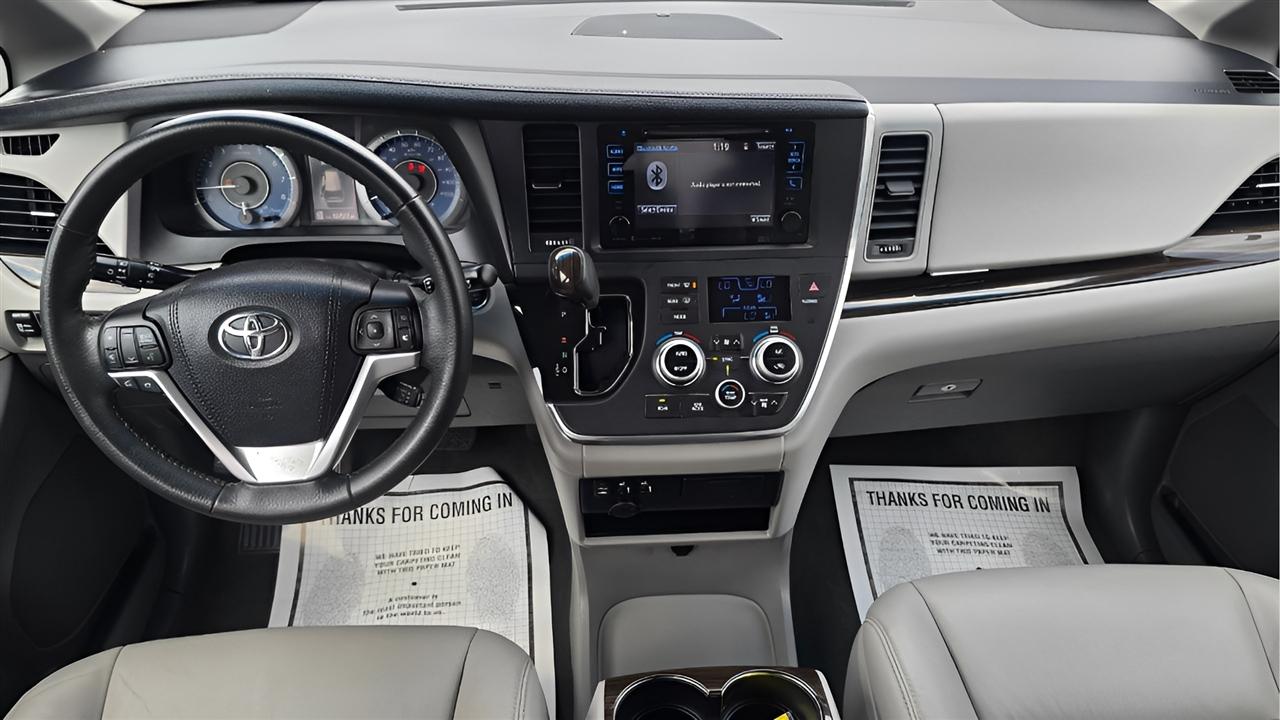 Toyota Sienna 5dr XLE LTD FWD 8-Passenger (Natl) 2017