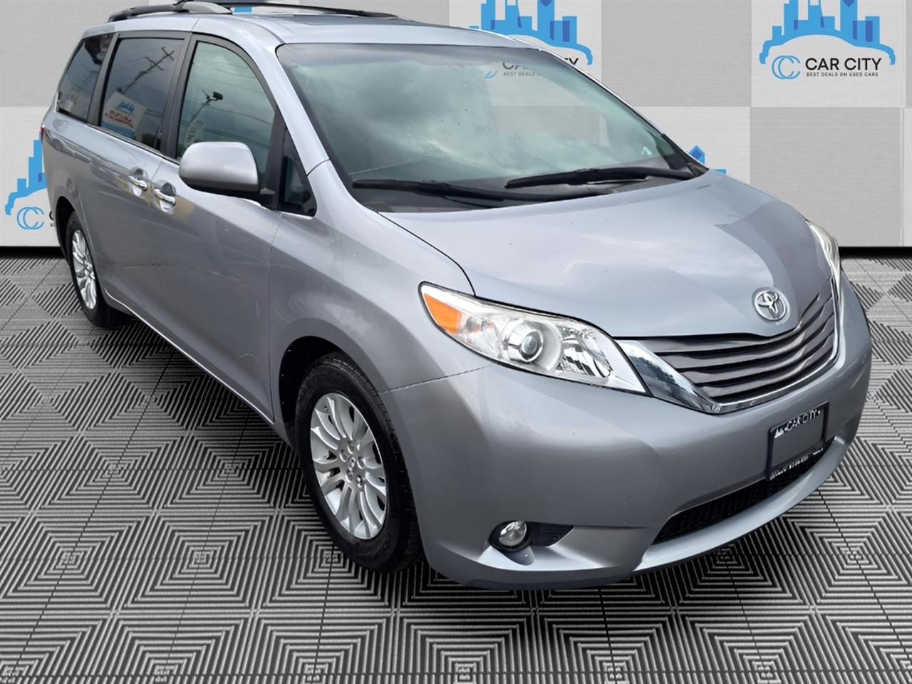 Toyota Sienna 5dr XLE LTD FWD 8-Passenger (Natl) 2017
