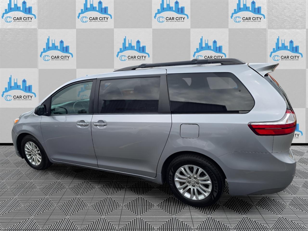 Toyota Sienna 5dr XLE LTD FWD 8-Passenger (Natl) 2017