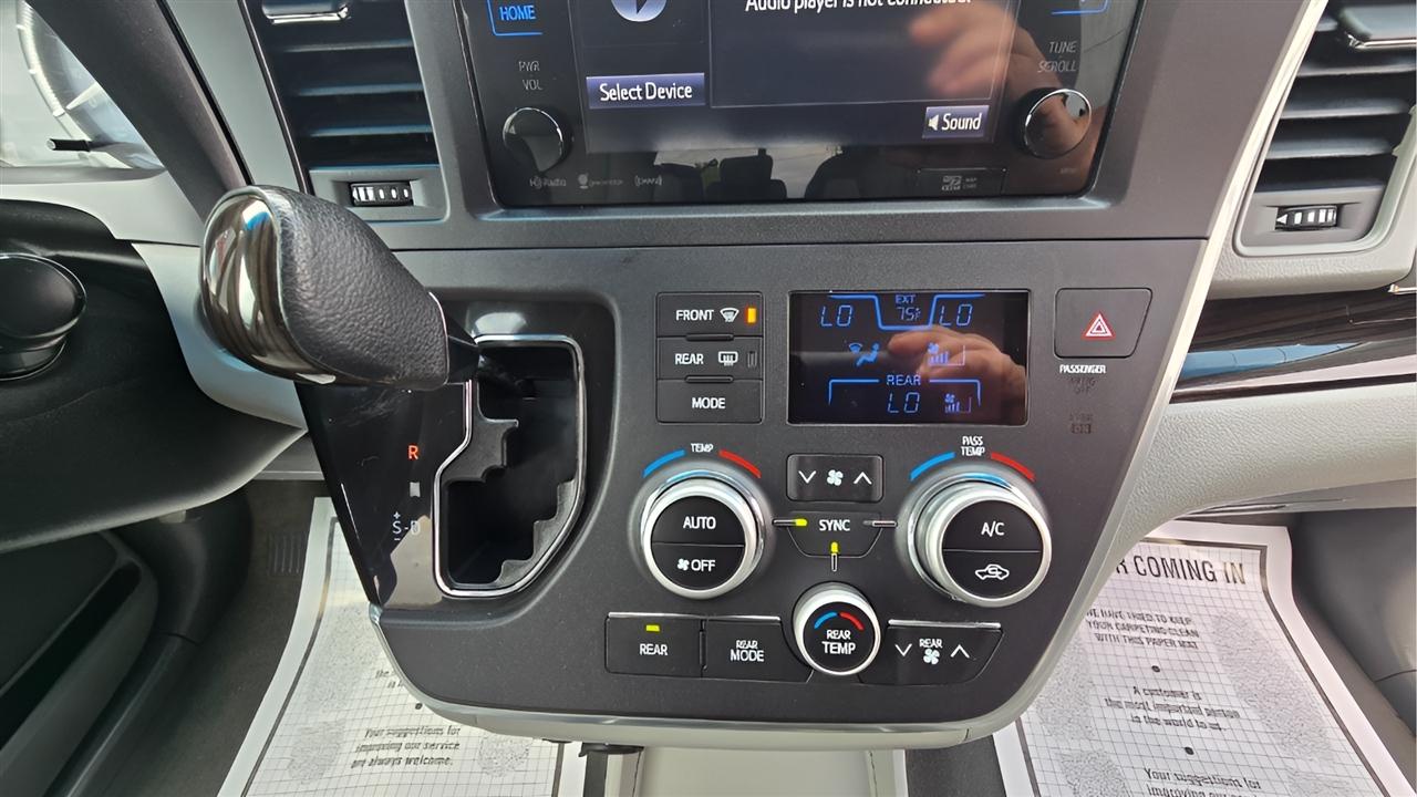 Toyota Sienna 5dr XLE LTD FWD 8-Passenger (Natl) 2017