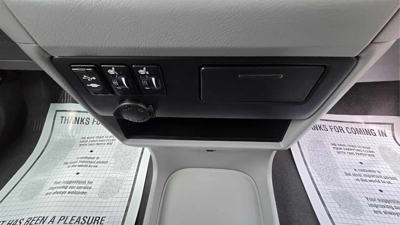Toyota Sienna 5dr XLE LTD FWD 8-Passenger (Natl) 2017