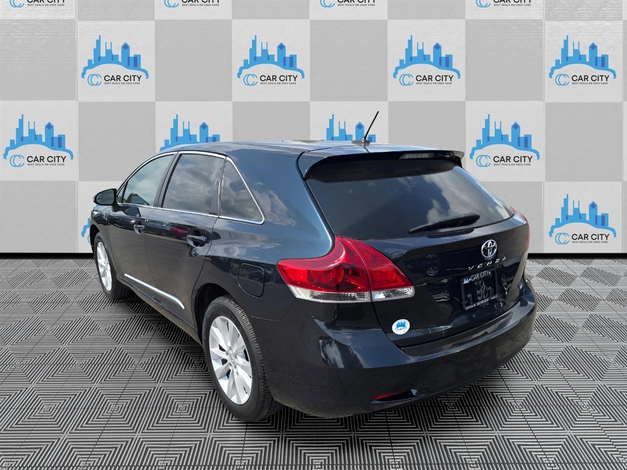 Toyota Venza LE I4 FWD 2015