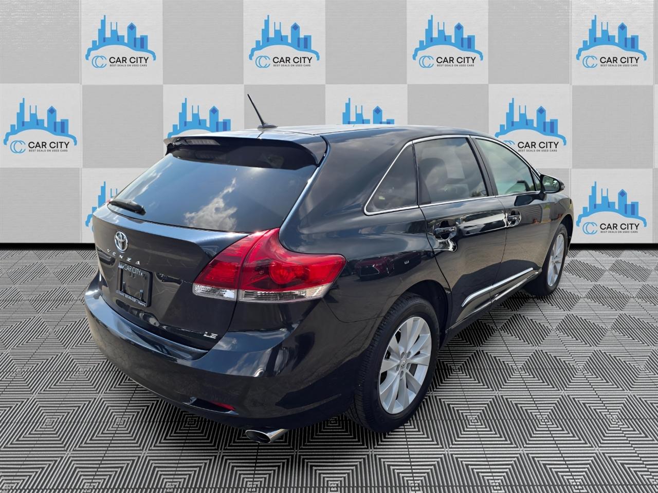 Toyota Venza LE I4 FWD 2015