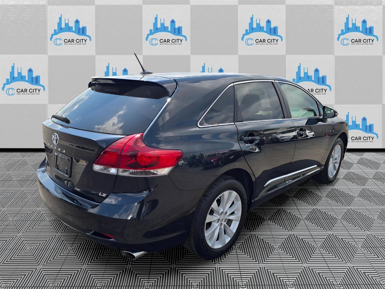 Toyota Venza LE I4 FWD 2015