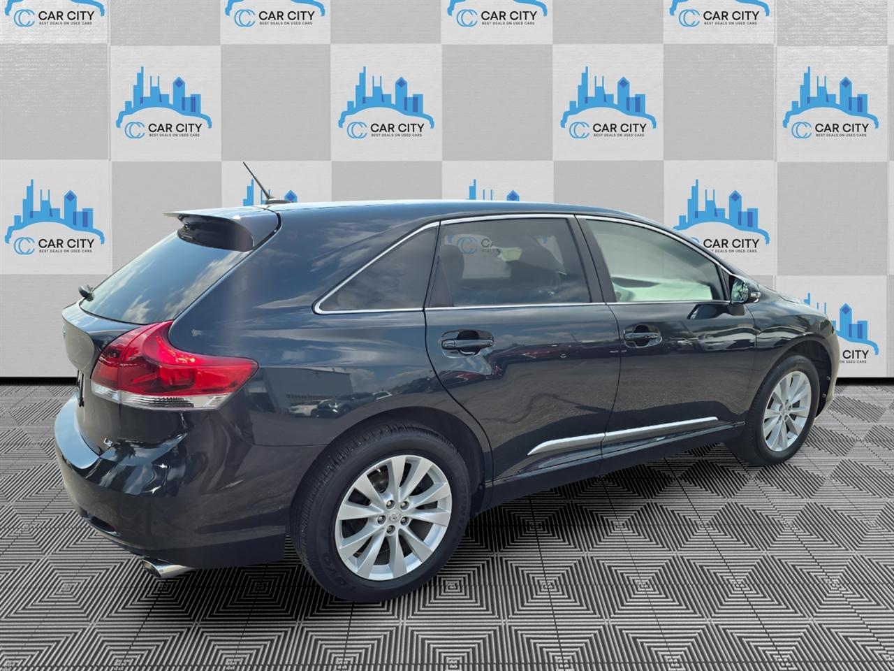 Toyota Venza LE I4 FWD 2015