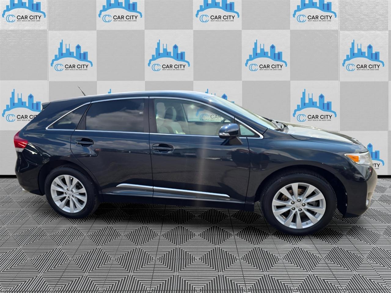 Toyota Venza LE I4 FWD 2015