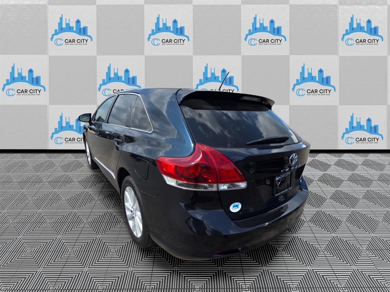 Toyota Venza LE I4 FWD 2015