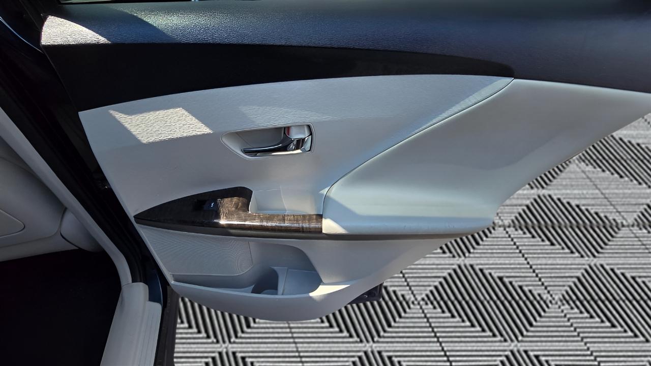 Toyota Venza LE I4 FWD 2015