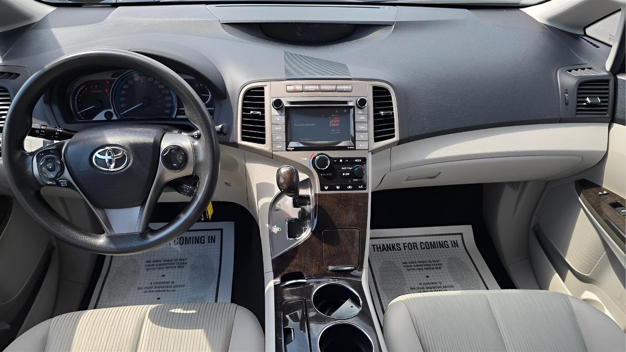 Toyota Venza LE I4 FWD 2015