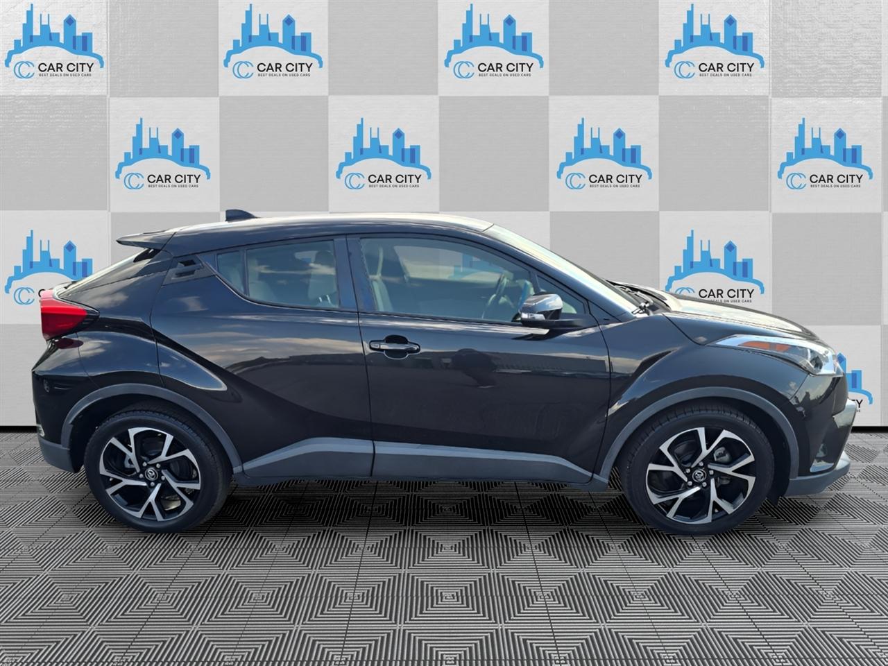 Toyota C-HR LE 2019
