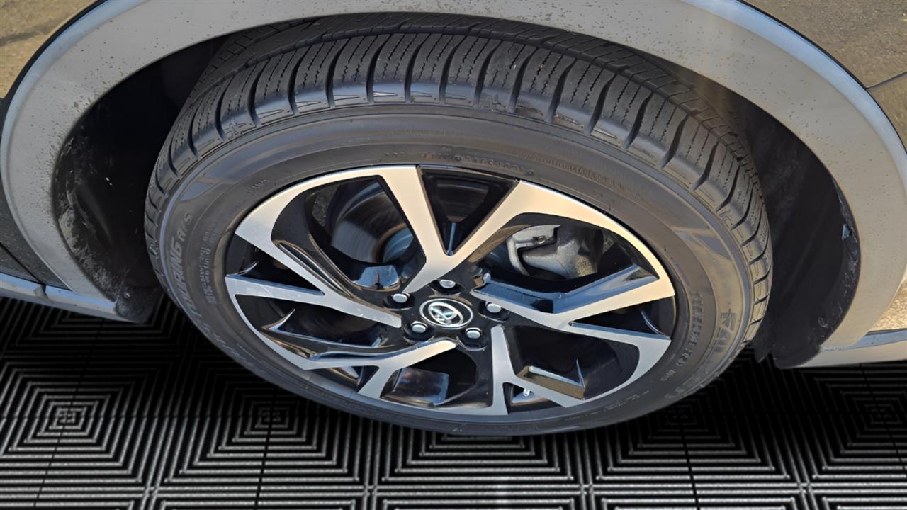 Toyota C-HR LE 2019