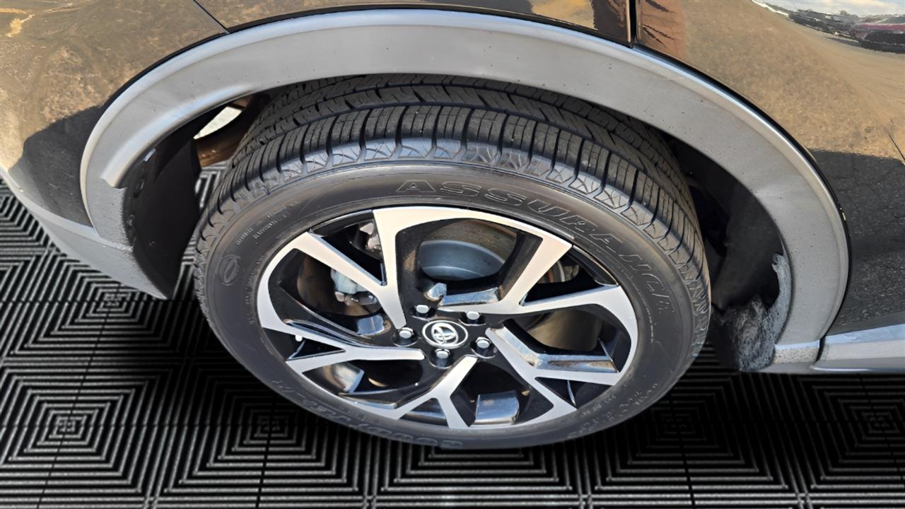Toyota C-HR LE 2019