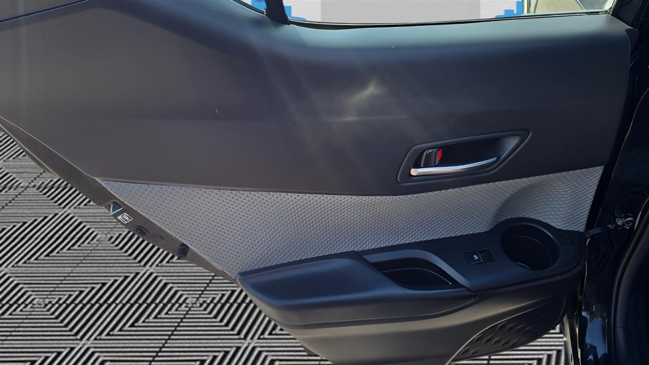 Toyota C-HR LE 2019