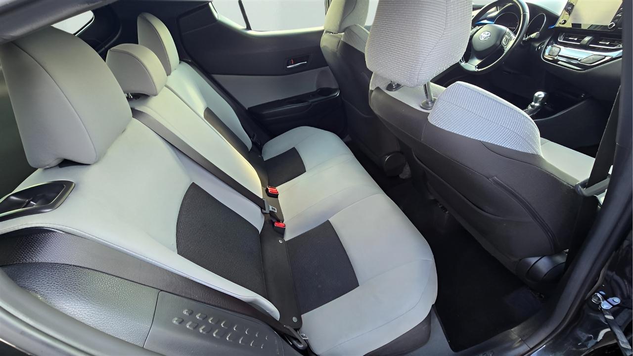 Toyota C-HR LE 2019