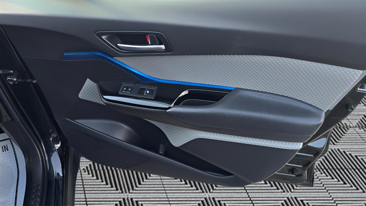 Toyota C-HR LE 2019