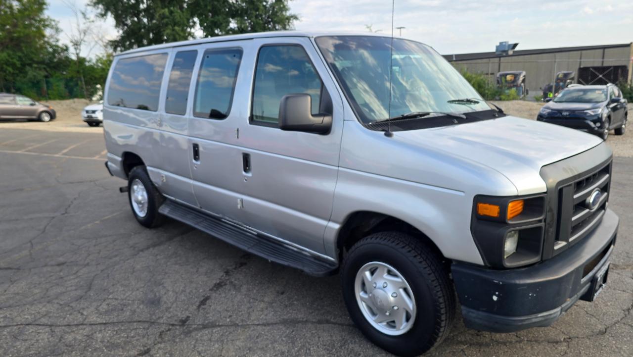 Ford Econoline E-350 XL Super Duty 2012
