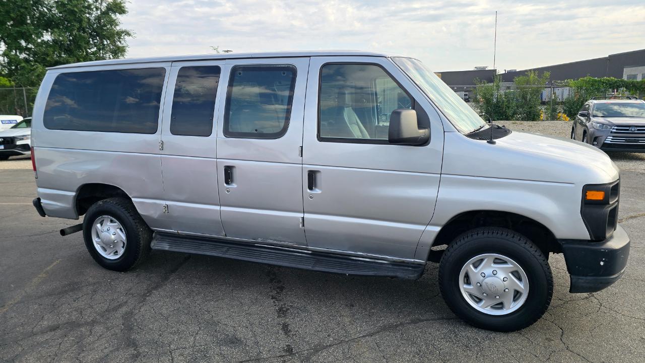 Ford Econoline E-350 XL Super Duty 2012
