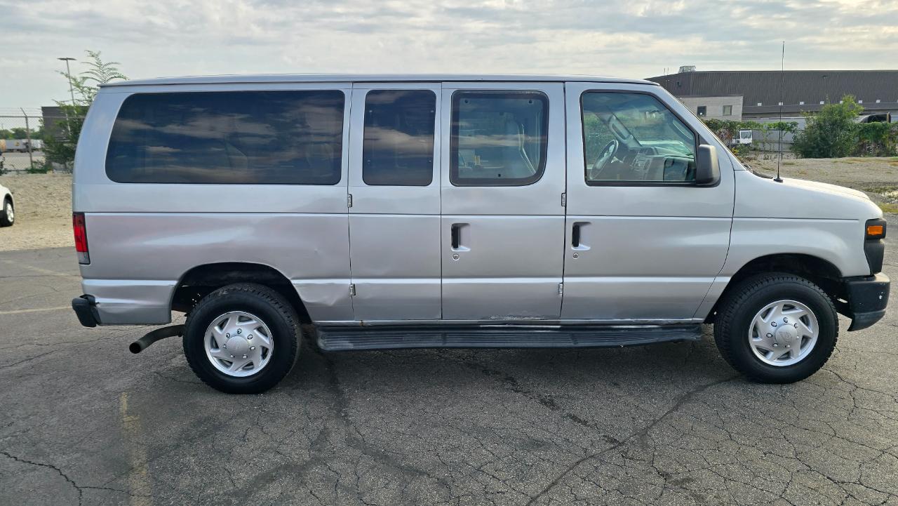 Ford Econoline E-350 XL Super Duty 2012