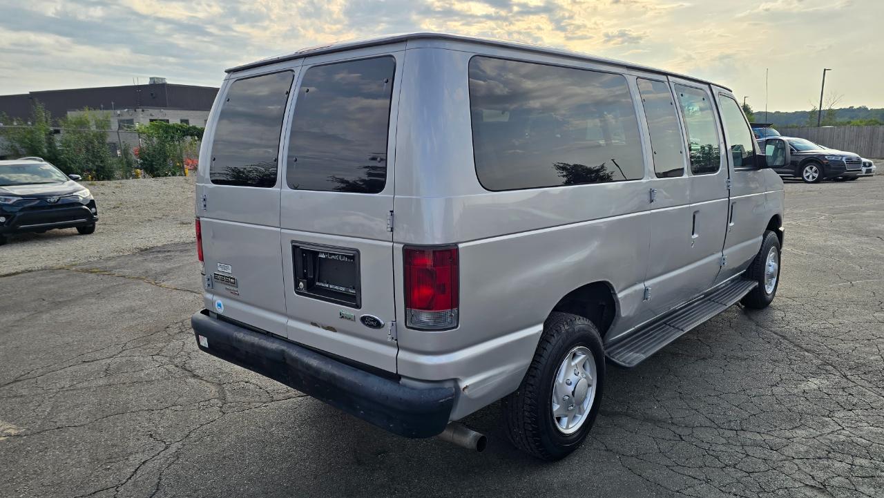 Ford Econoline E-350 XL Super Duty 2012