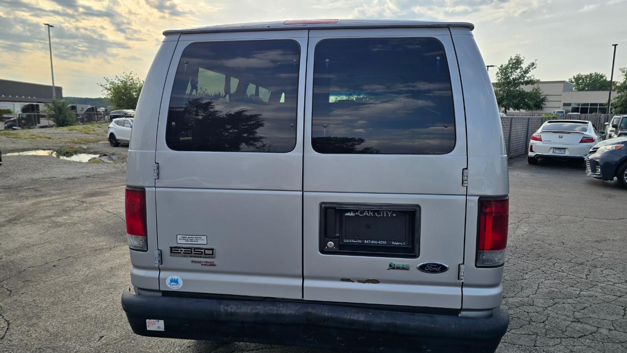 Ford Econoline E-350 XL Super Duty 2012