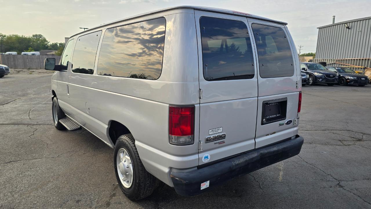 Ford Econoline E-350 XL Super Duty 2012