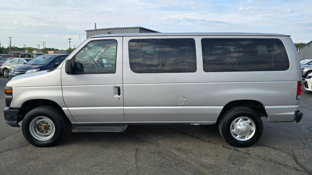 Ford Econoline E-350 XL Super Duty 2012