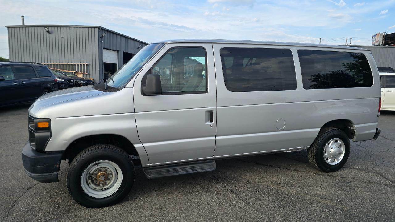 Ford Econoline E-350 XL Super Duty 2012