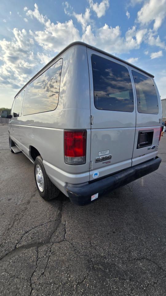 Ford Econoline E-350 XL Super Duty 2012